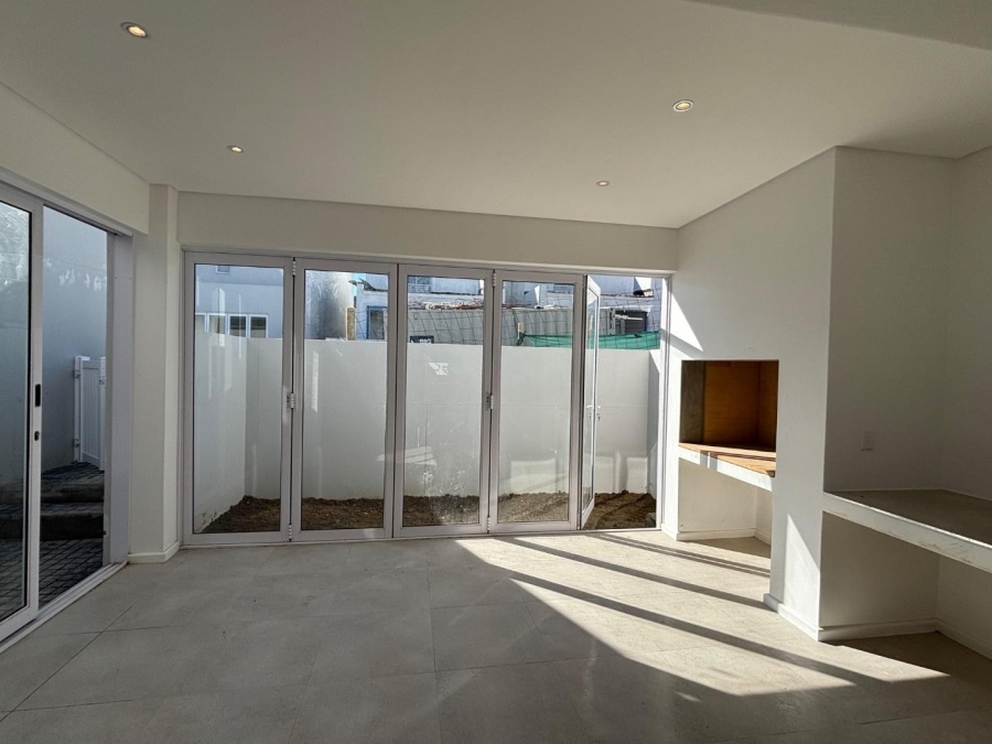 To Let 2 Bedroom Property for Rent in Voliere Estate Western Cape